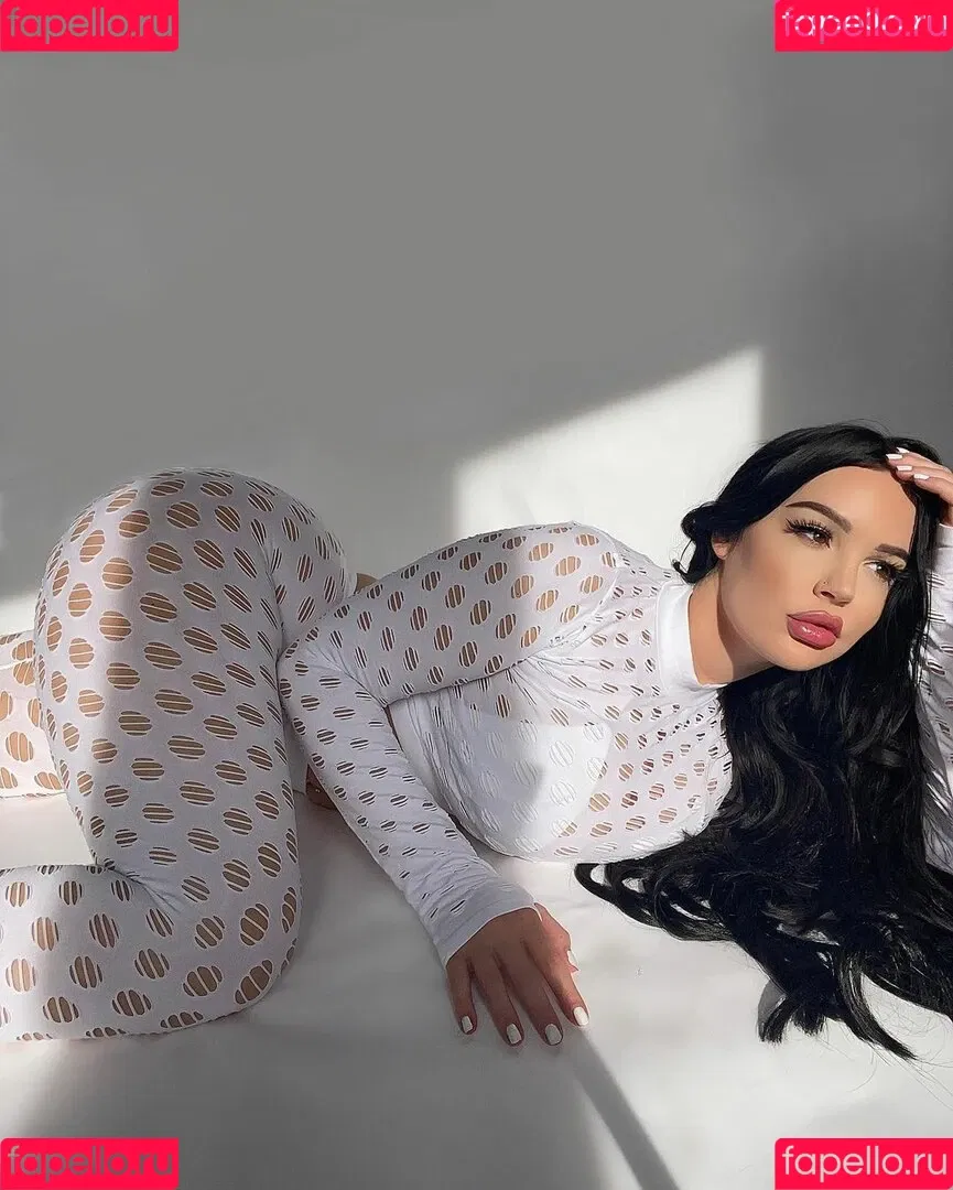 Elizabeth Georgina Onlyfans Photo Gallery 