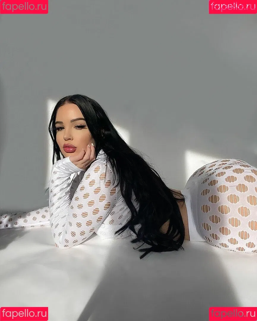 Elizabeth Georgina Onlyfans Photo Gallery 