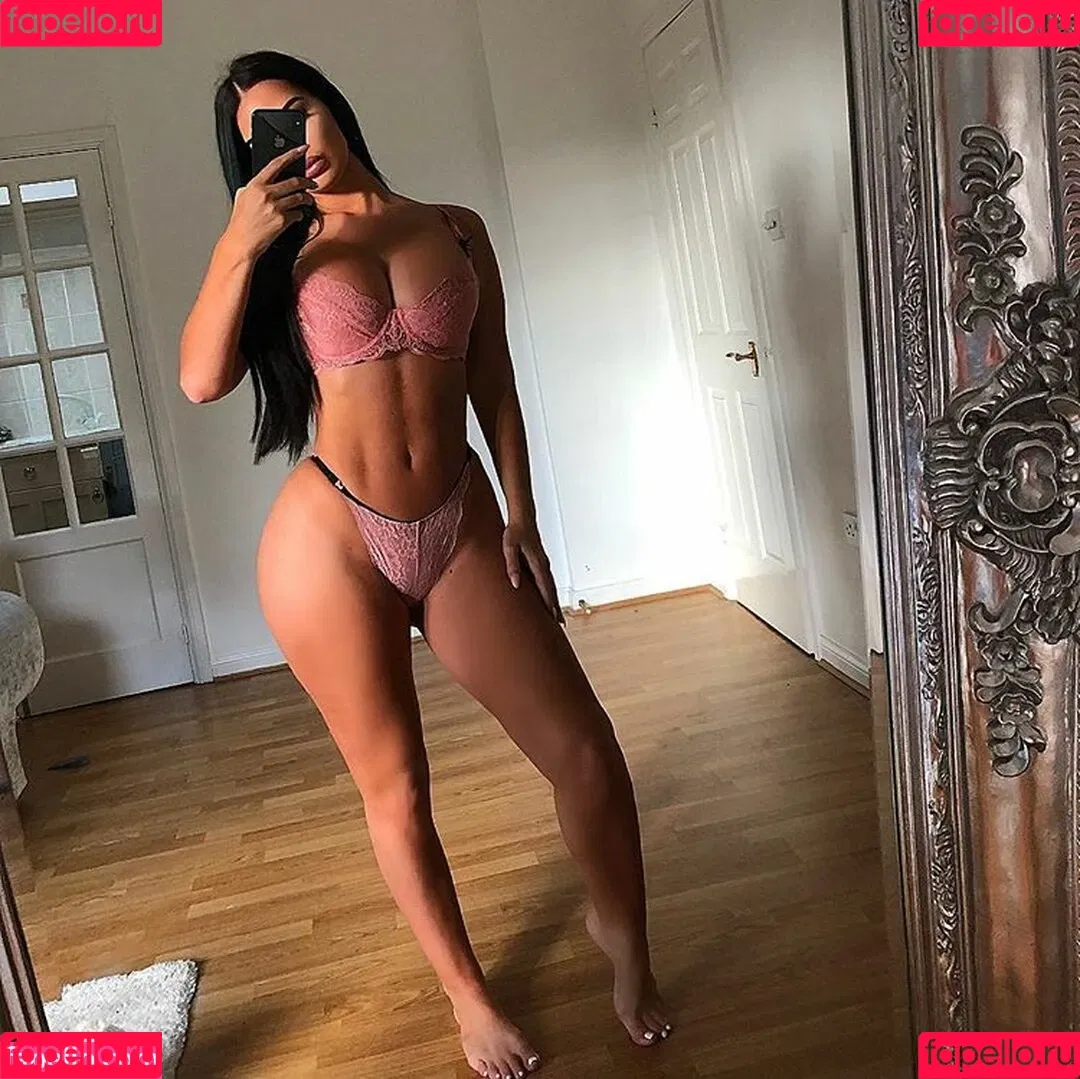Elizabeth Georgina Onlyfans Photo Gallery 