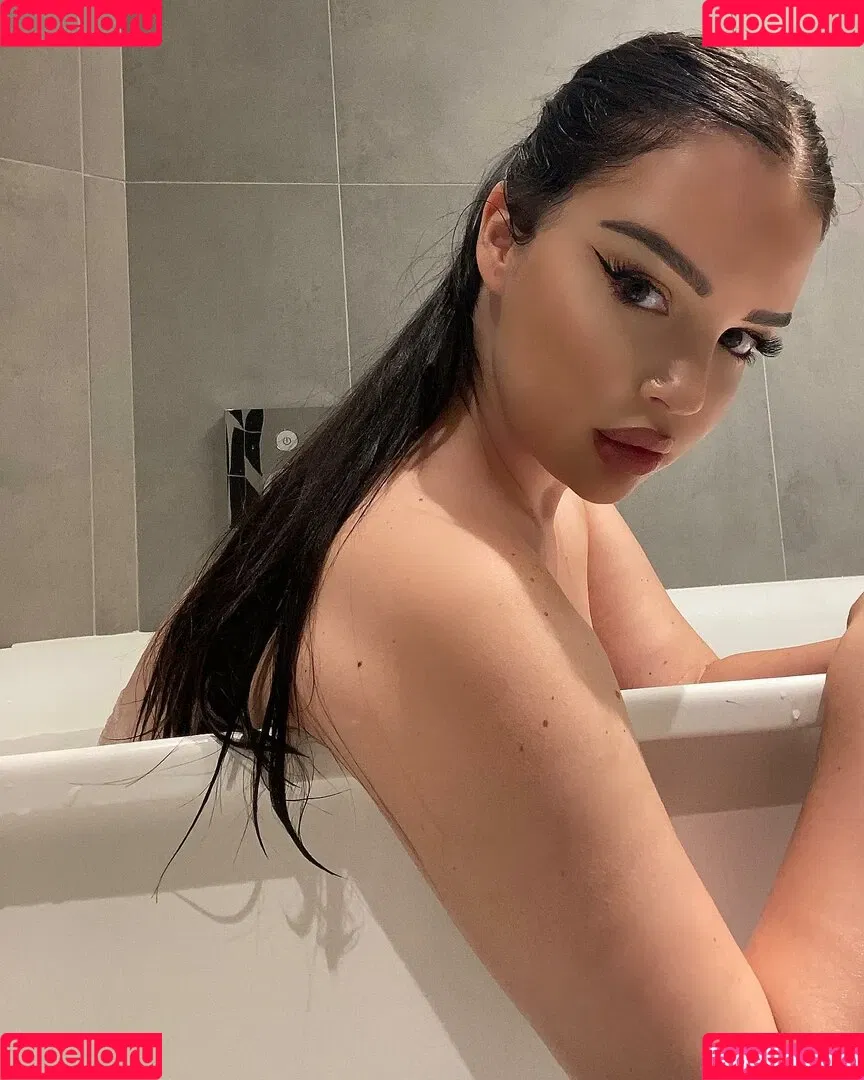 Elizabeth Georgina Onlyfans Photo Gallery 