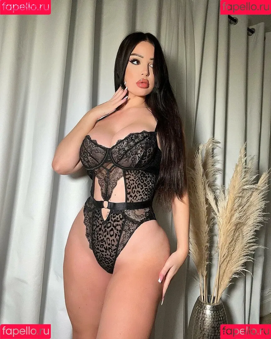 Elizabeth Georgina Onlyfans Photo Gallery 