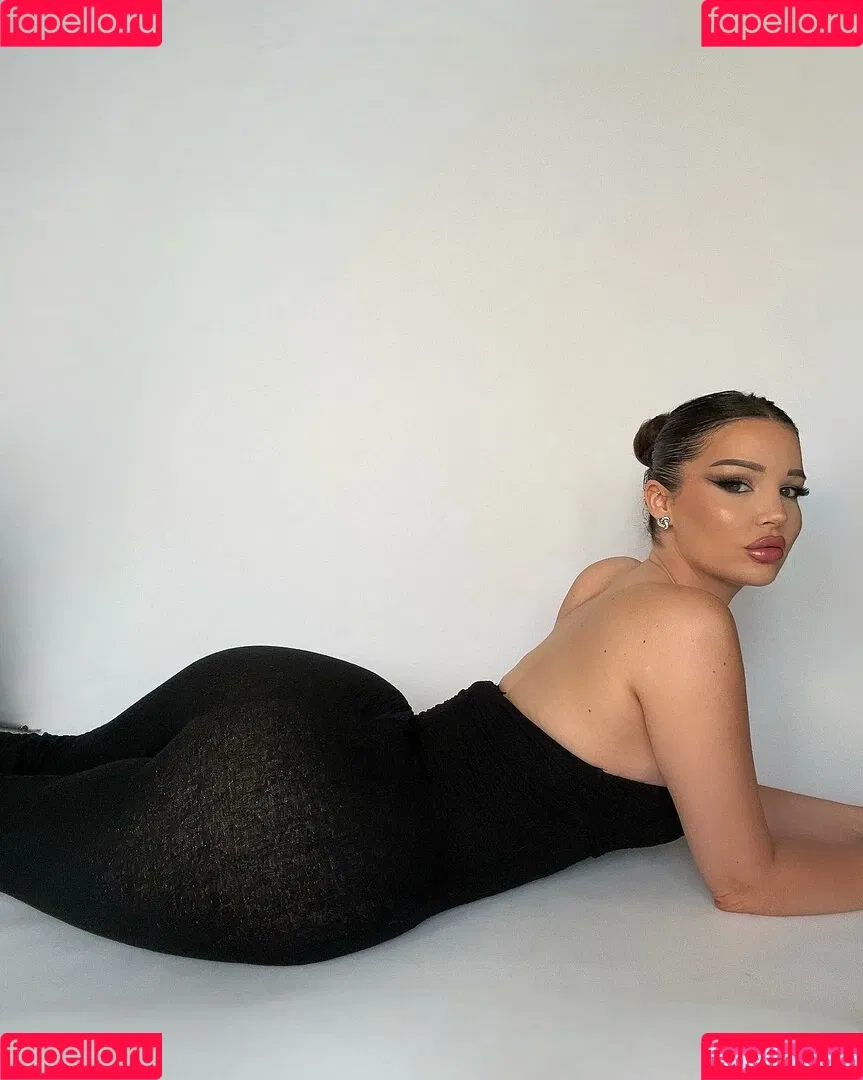 Elizabeth Georgina Onlyfans Photo Gallery 
