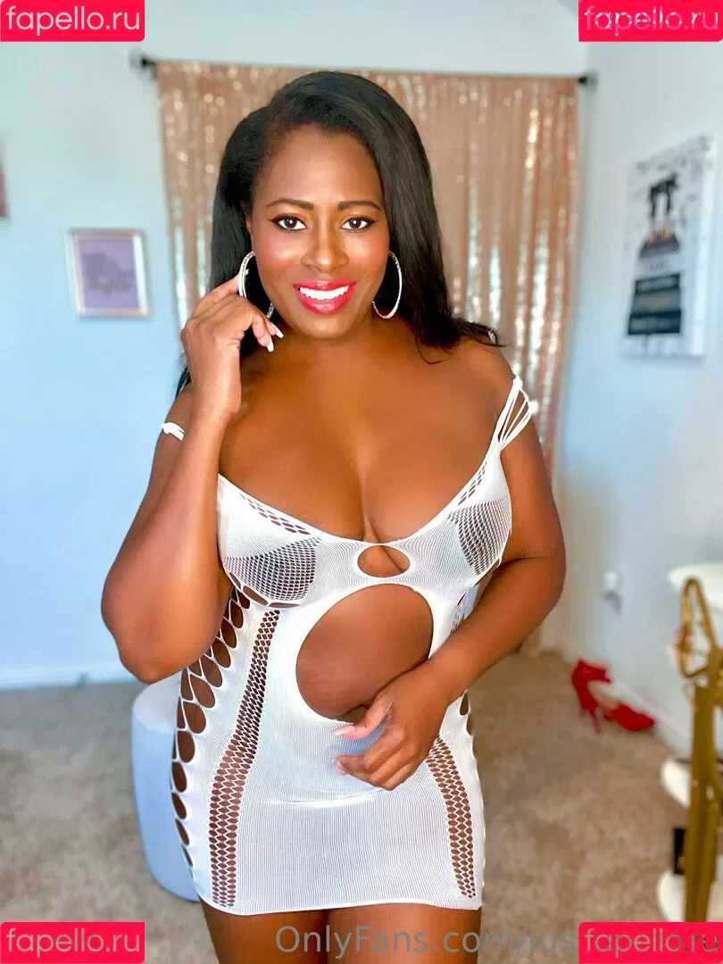 justtennille Onlyfans Photo Gallery 