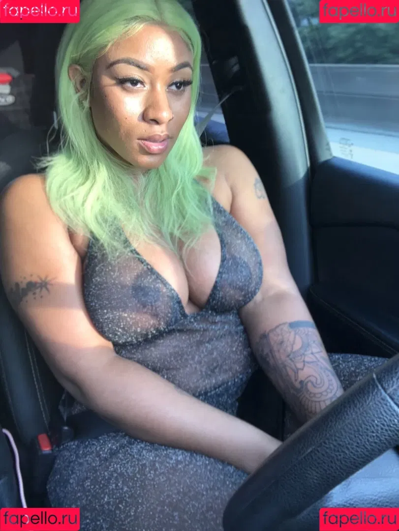 Juicyyjuicebox Onlyfans Photo Gallery 