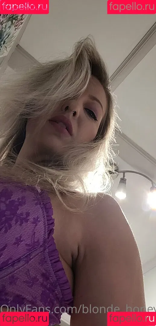 blonde_honey22 Onlyfans Photo Gallery 