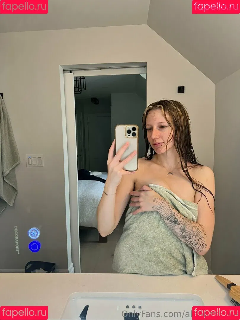 alannaskyye Onlyfans Photo Gallery 