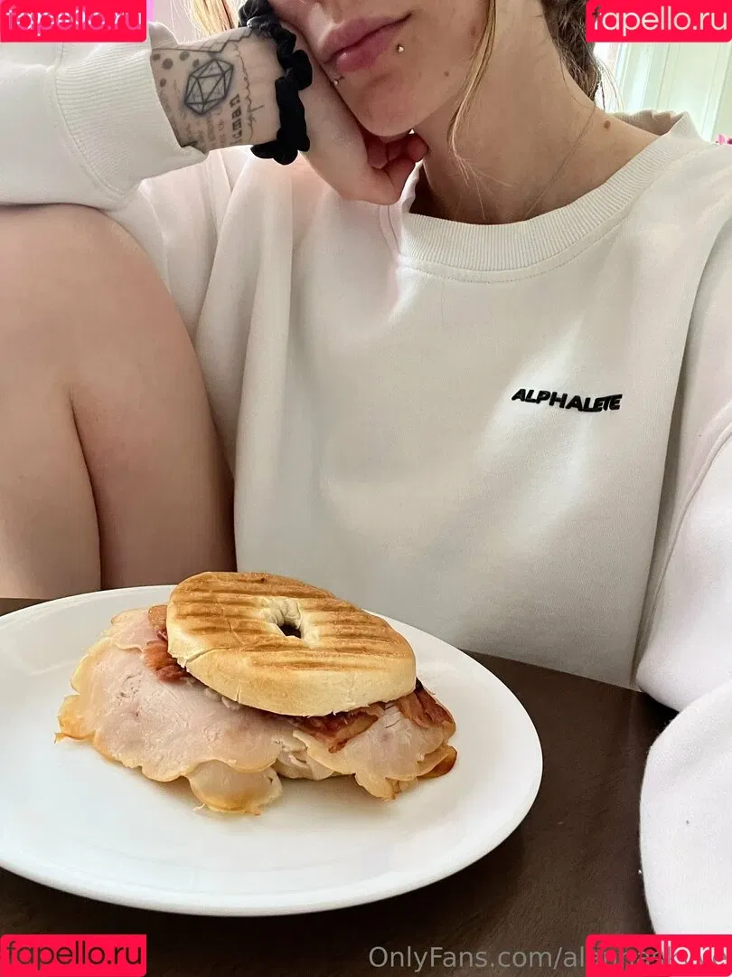alannaskyye Onlyfans Photo Gallery 