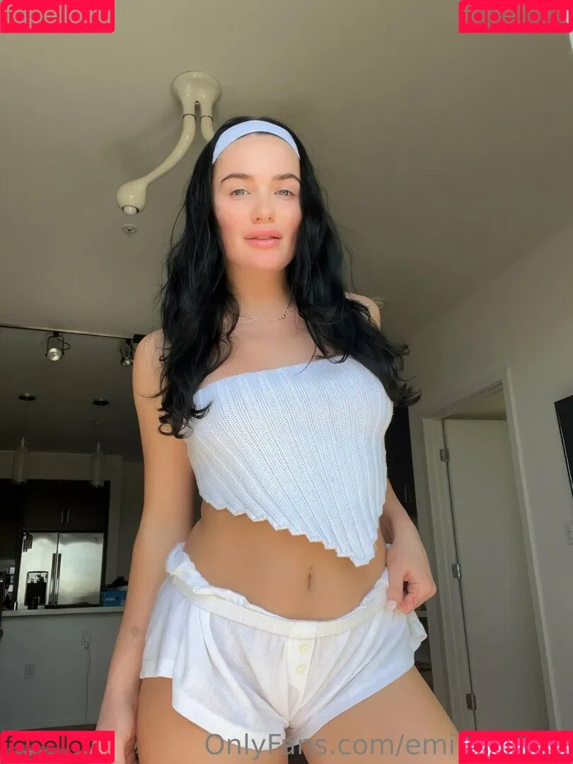 emilykernsx Onlyfans Photo Gallery 