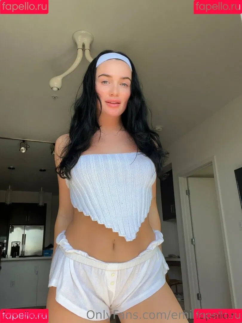 emilykernsx Onlyfans Photo Gallery 