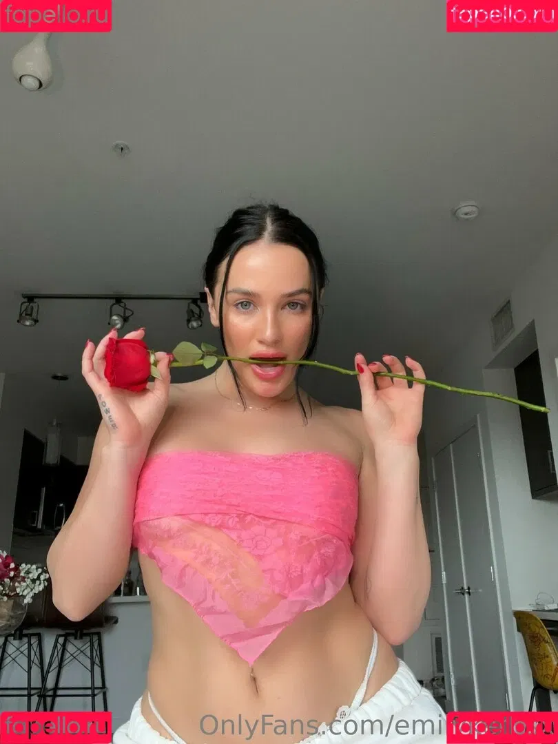 emilykernsx Onlyfans Photo Gallery 