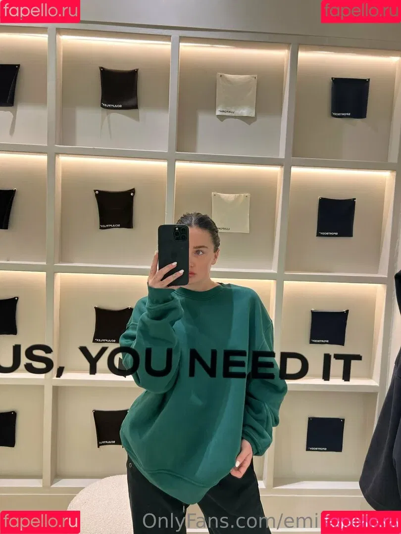 emilykernsx Onlyfans Photo Gallery 