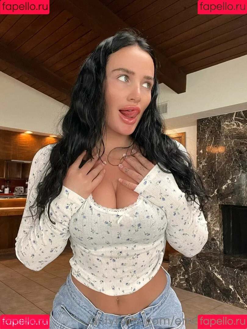 emilykernsx Onlyfans Photo Gallery 