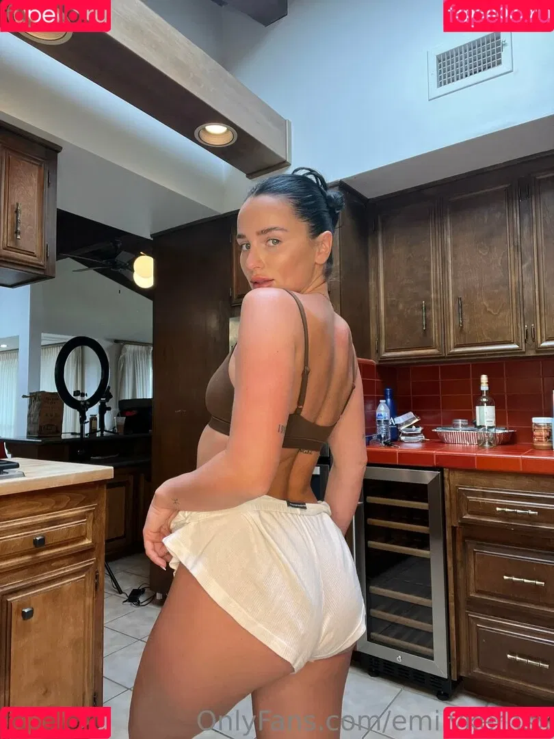 emilykernsx Onlyfans Photo Gallery 