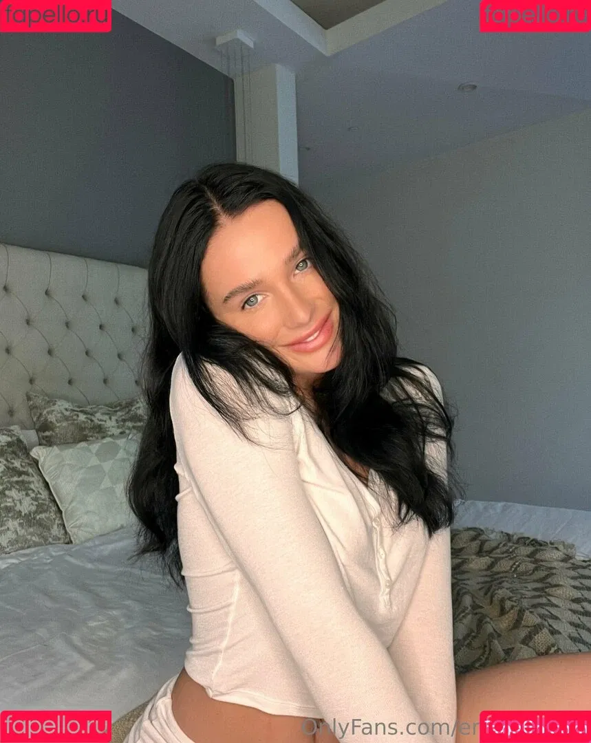 emilykernsx Onlyfans Photo Gallery 