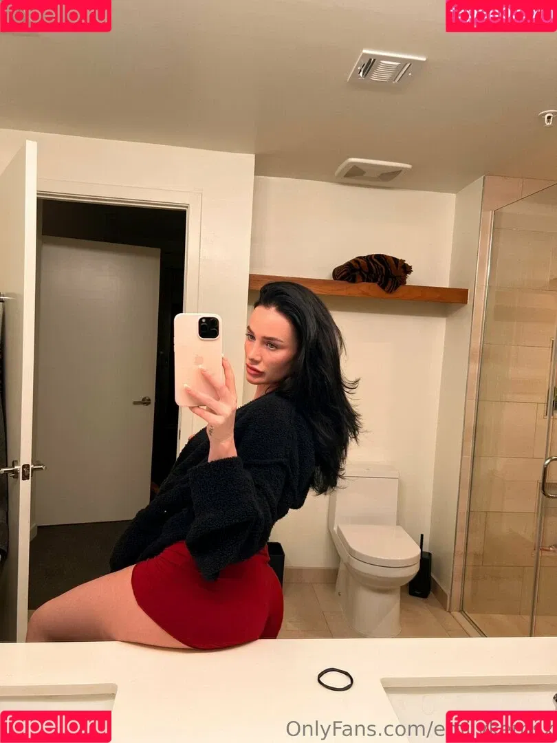 emilykernsx Onlyfans Photo Gallery 