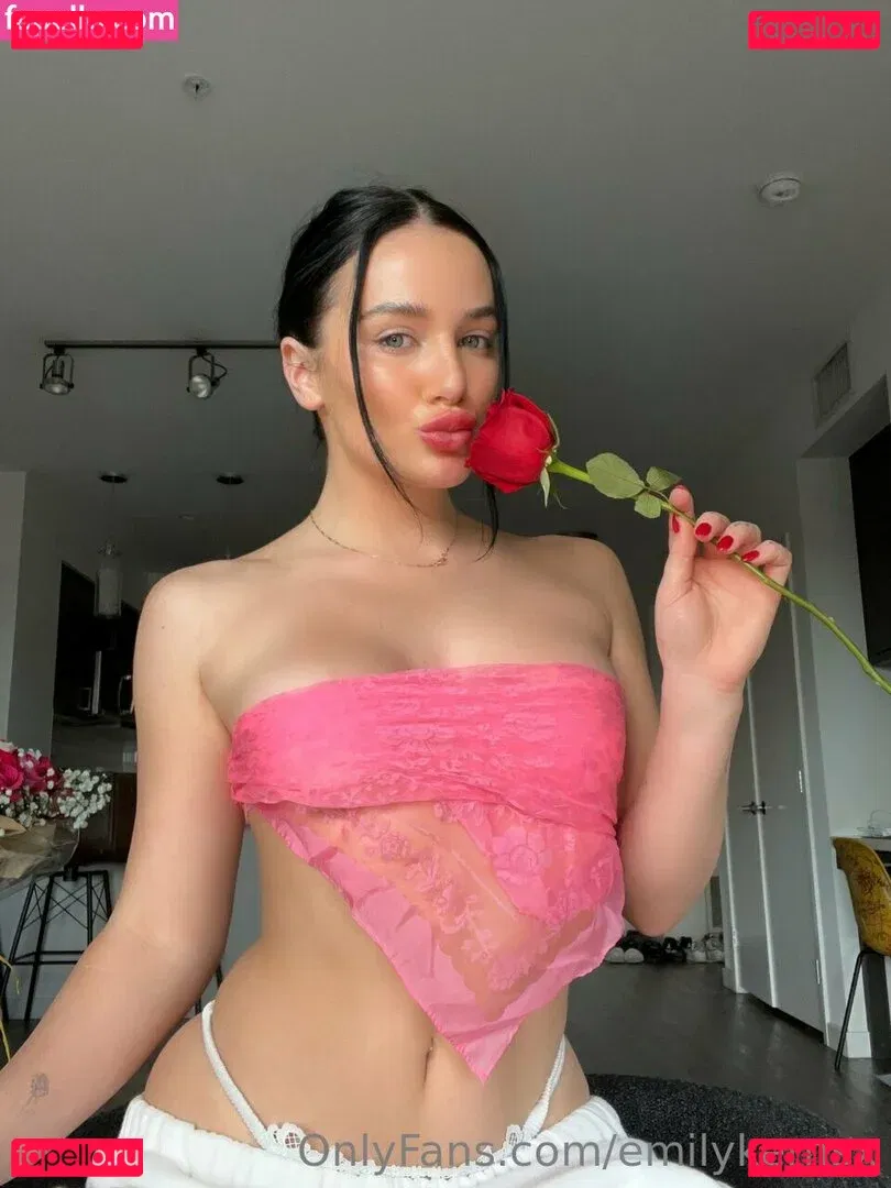 emilykernsx Onlyfans Photo Gallery 