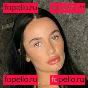 emilykernsx Onlyfans Photo Gallery 