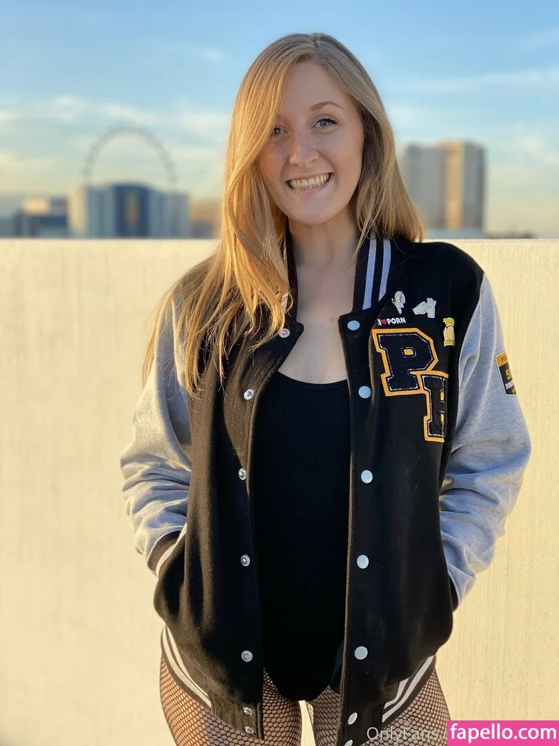 freemollypills Onlyfans Photo Gallery 