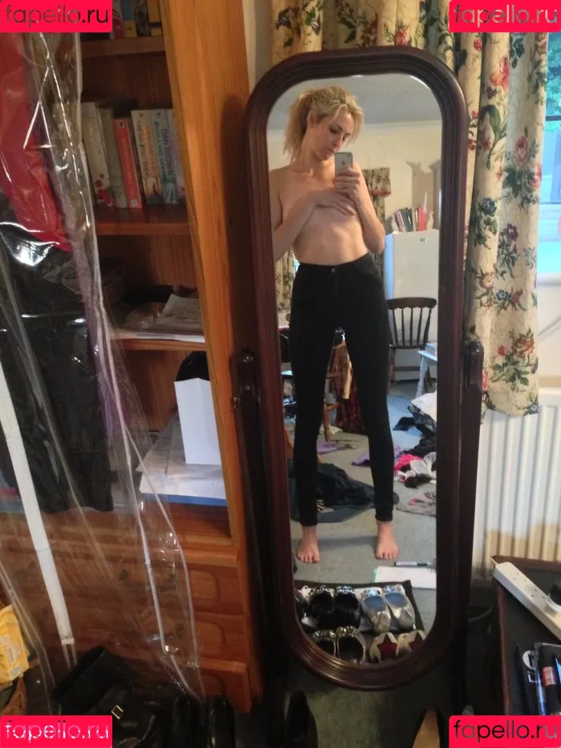 Tamsin Egerton Onlyfans Photo Gallery 