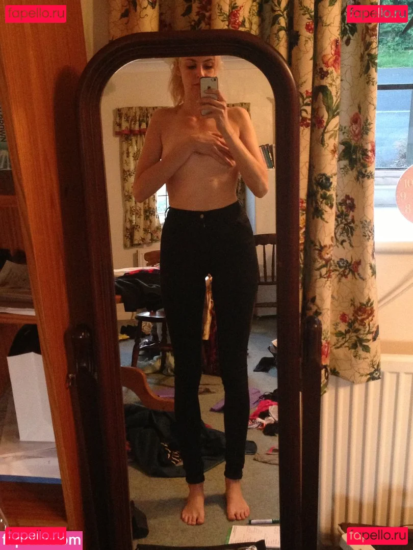 Tamsin Egerton Onlyfans Photo Gallery 