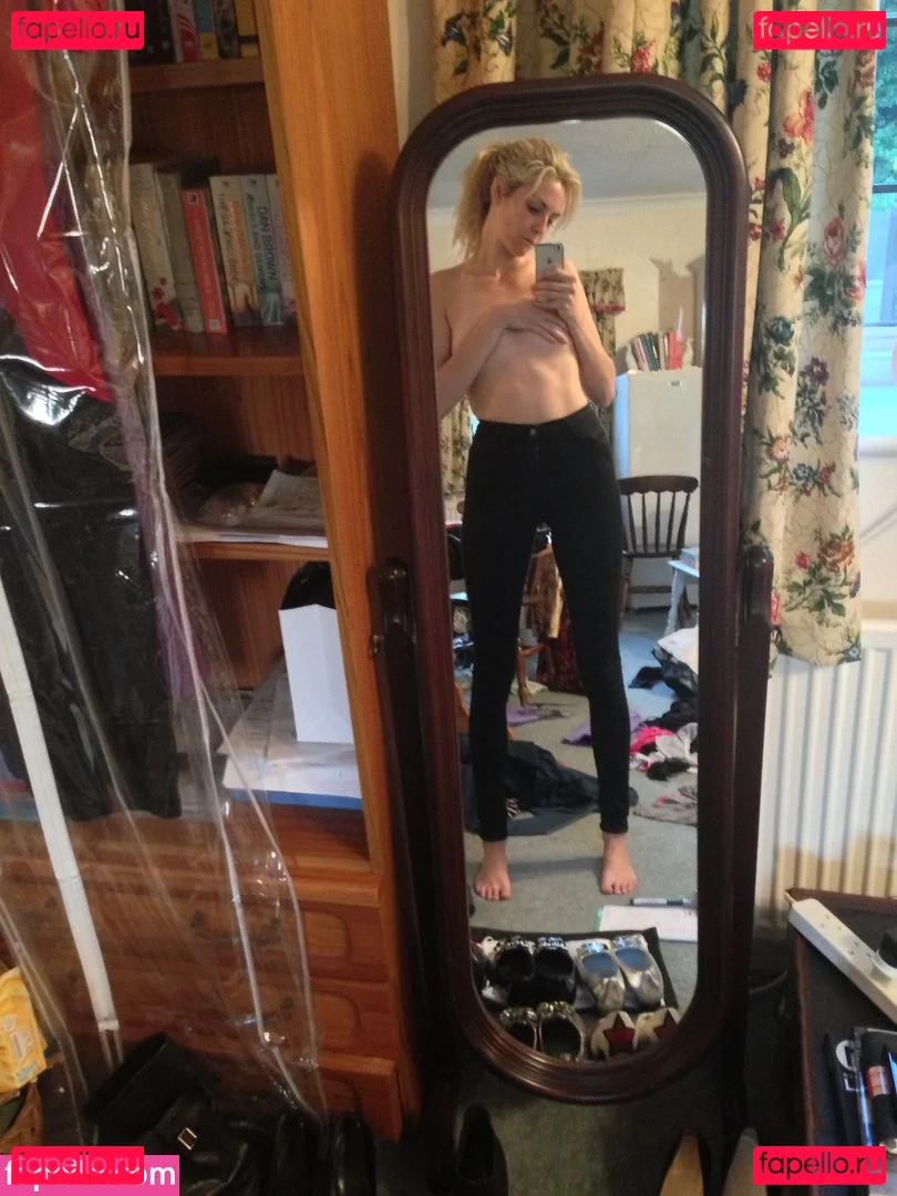 Tamsin Egerton Onlyfans Photo Gallery 