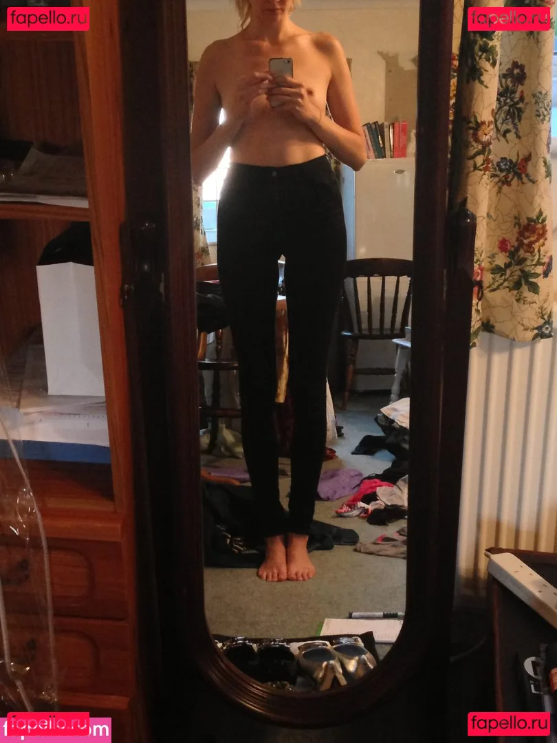 Tamsin Egerton Onlyfans Photo Gallery 