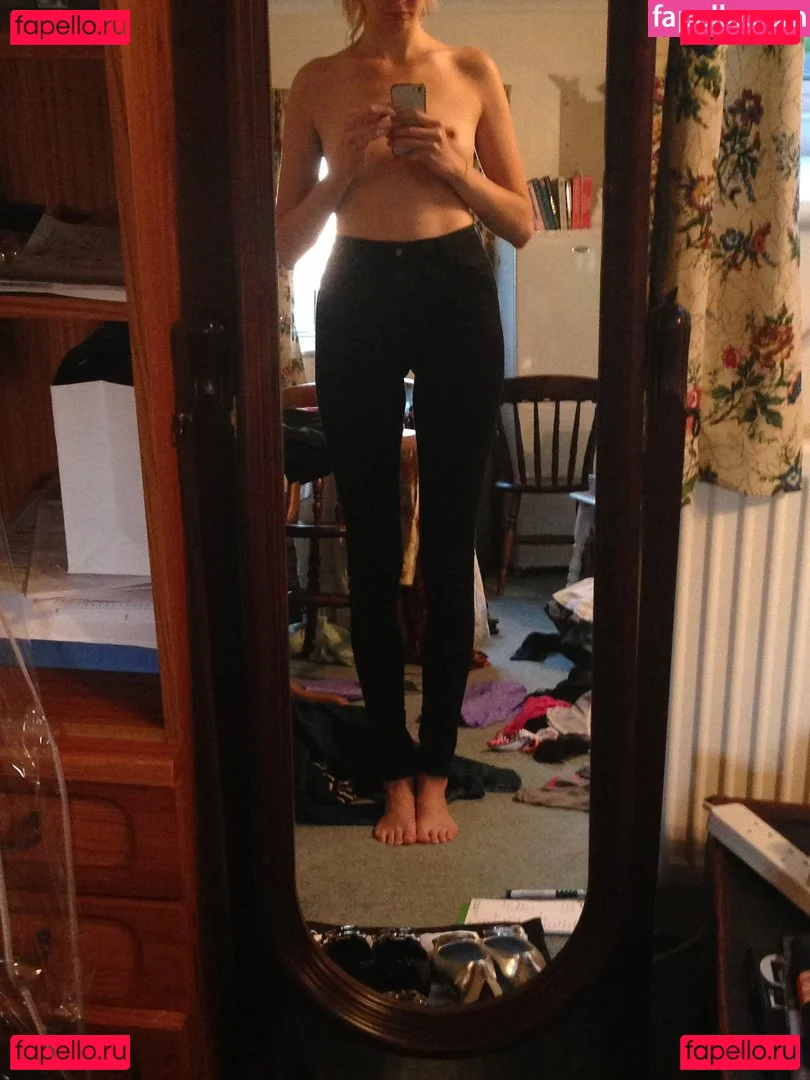 Tamsin Egerton Onlyfans Photo Gallery 