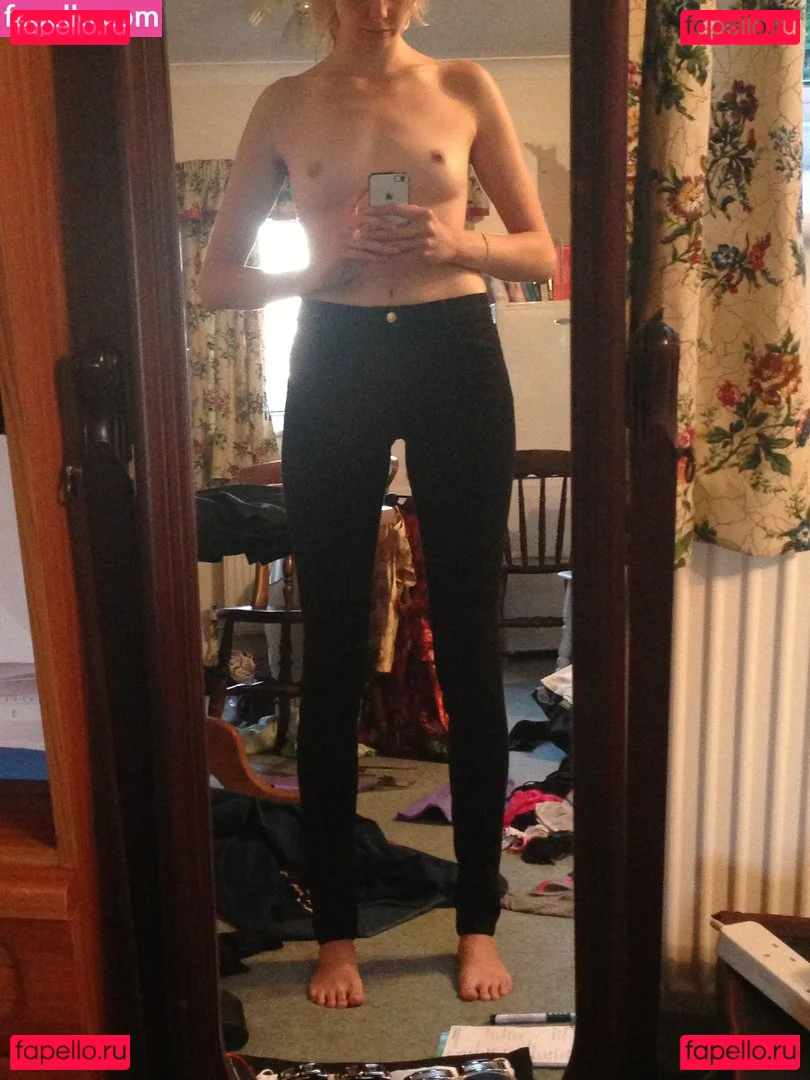 Tamsin Egerton Onlyfans Photo Gallery 