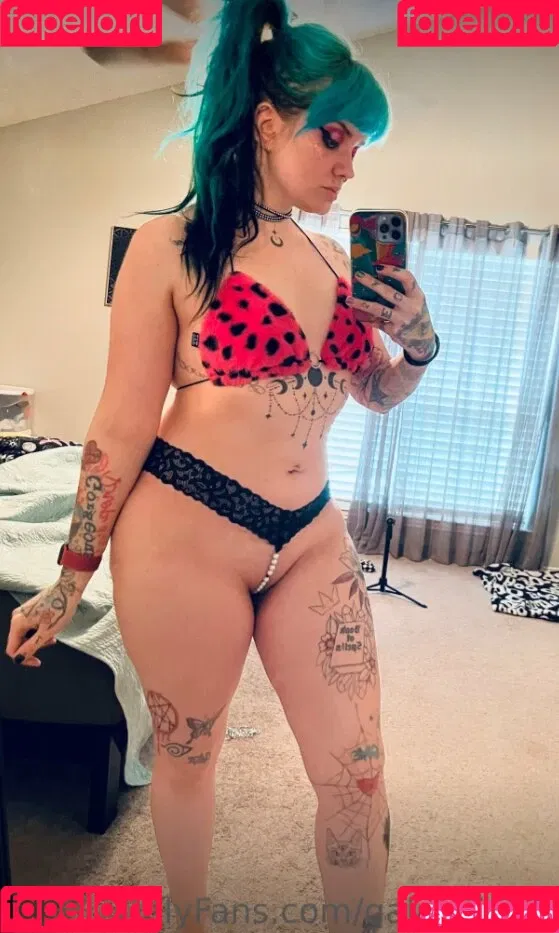 happilyeverawful Onlyfans Photo Gallery 