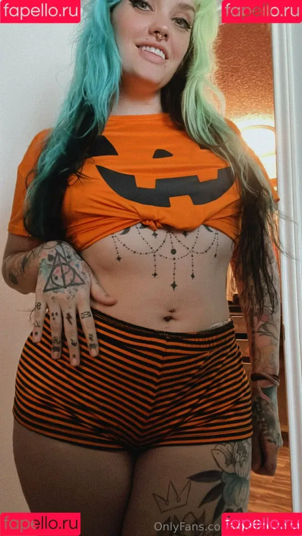 happilyeverawful Onlyfans Photo Gallery 