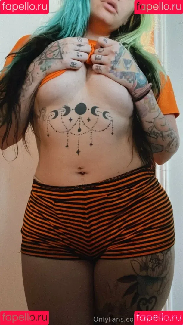 happilyeverawful Onlyfans Photo Gallery 