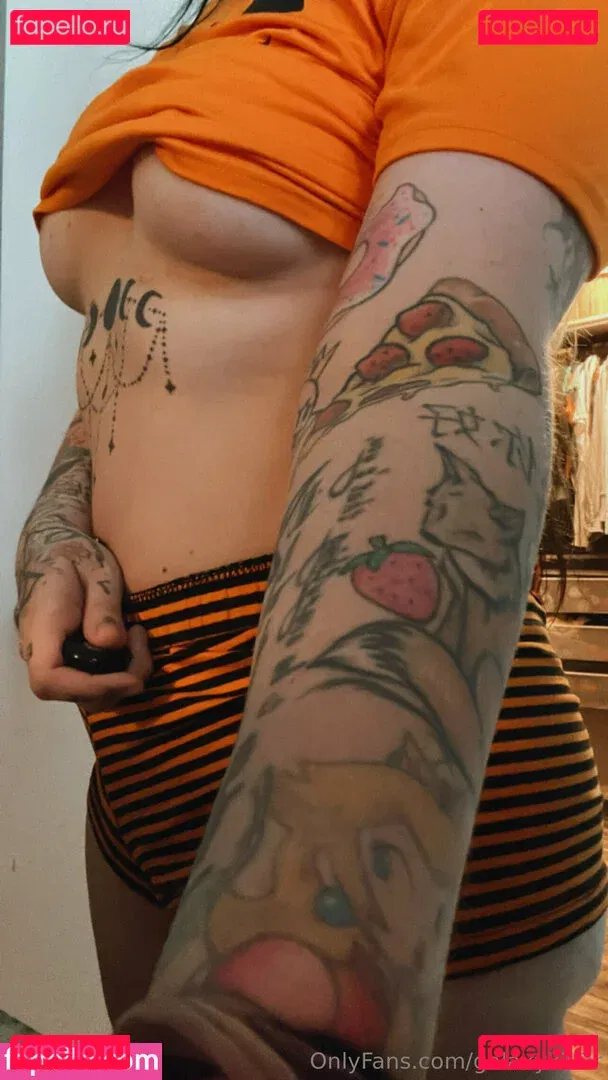 happilyeverawful Onlyfans Photo Gallery 