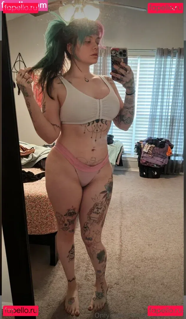 happilyeverawful Onlyfans Photo Gallery 