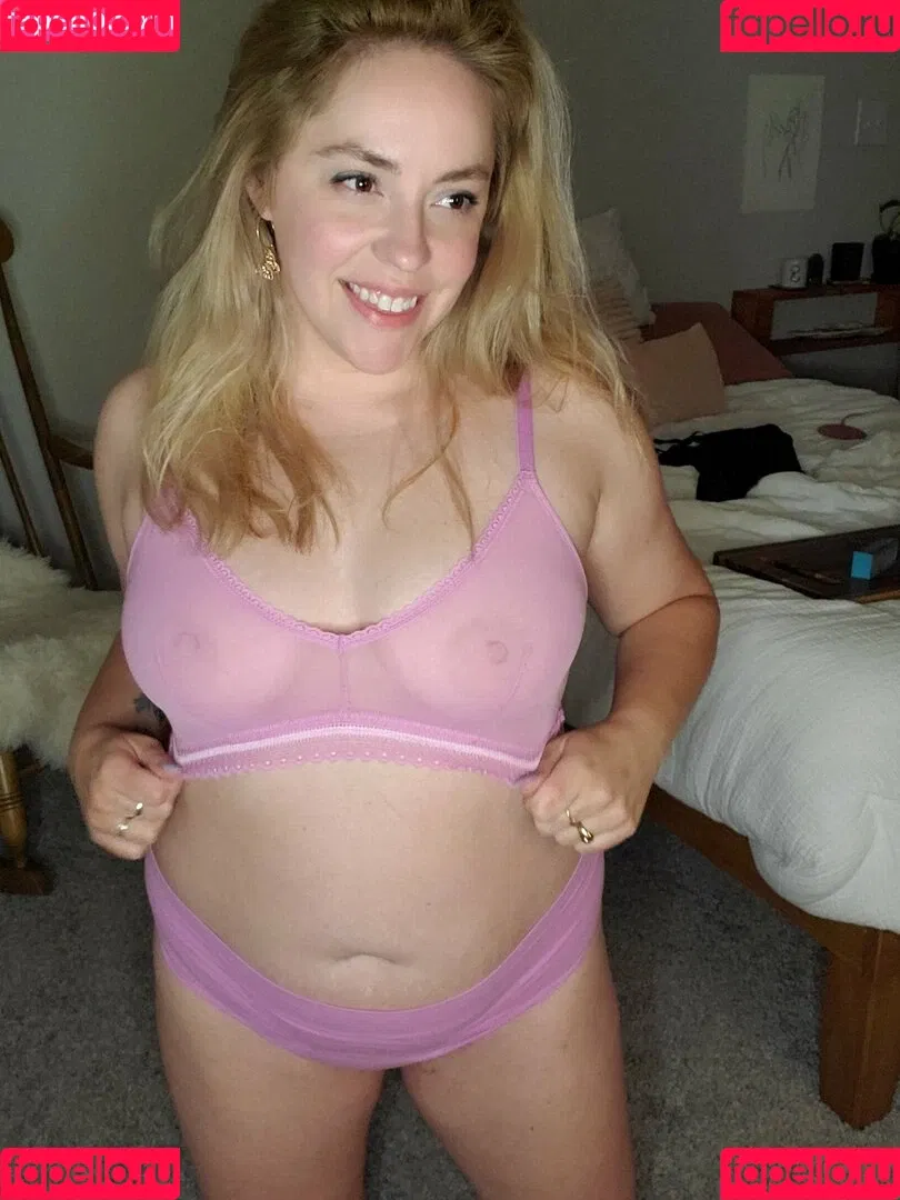 CluelessonVHS Onlyfans Photo Gallery 