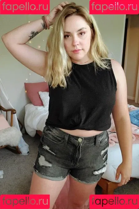 CluelessonVHS Onlyfans Photo Gallery 
