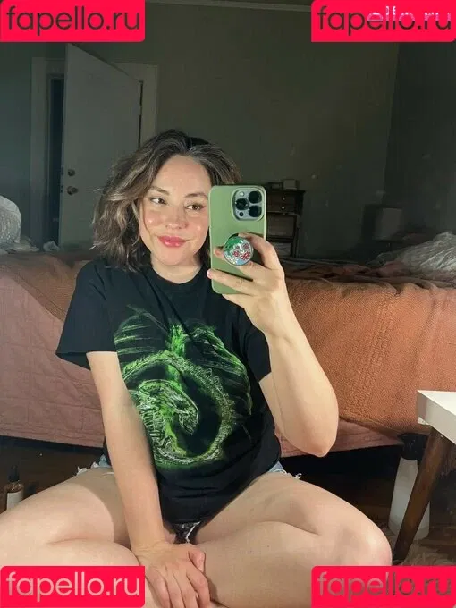 CluelessonVHS Onlyfans Photo Gallery 