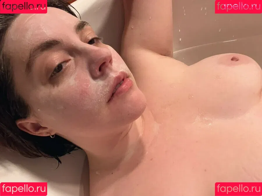 CluelessonVHS Onlyfans Photo Gallery 