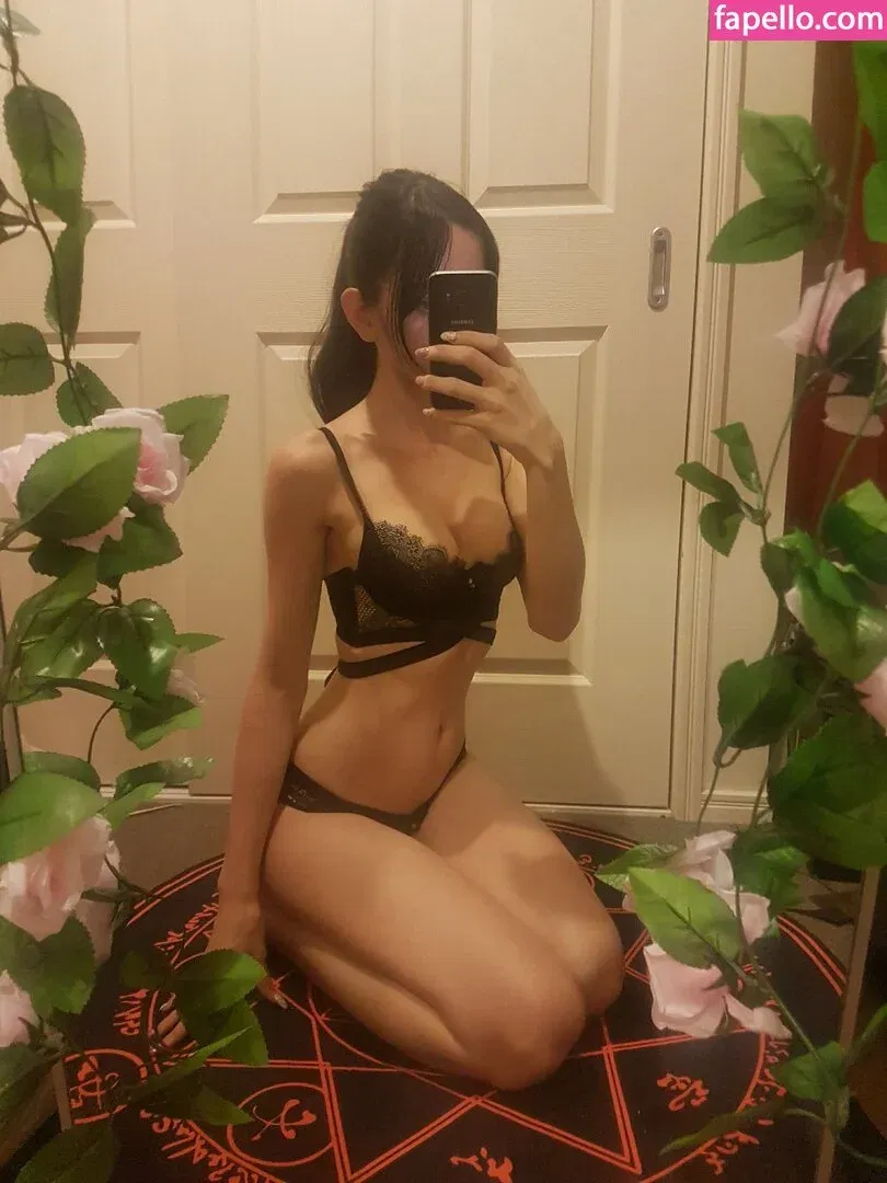 Meki Onlyfans Photo Gallery 