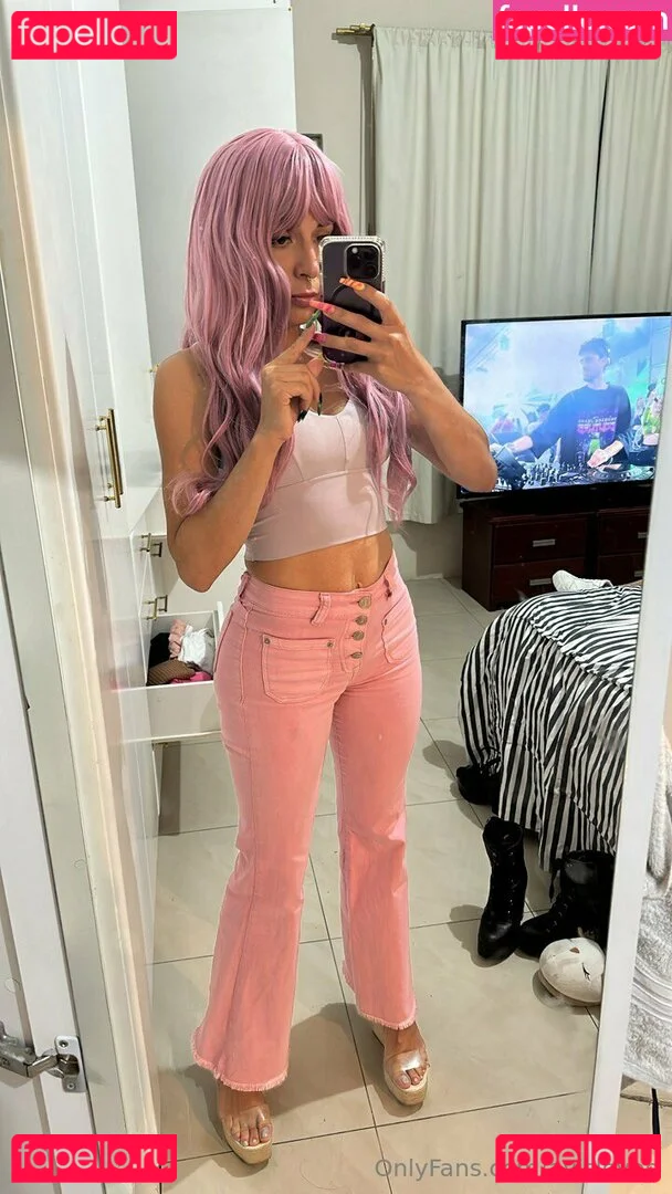 avislovee Onlyfans Photo Gallery 