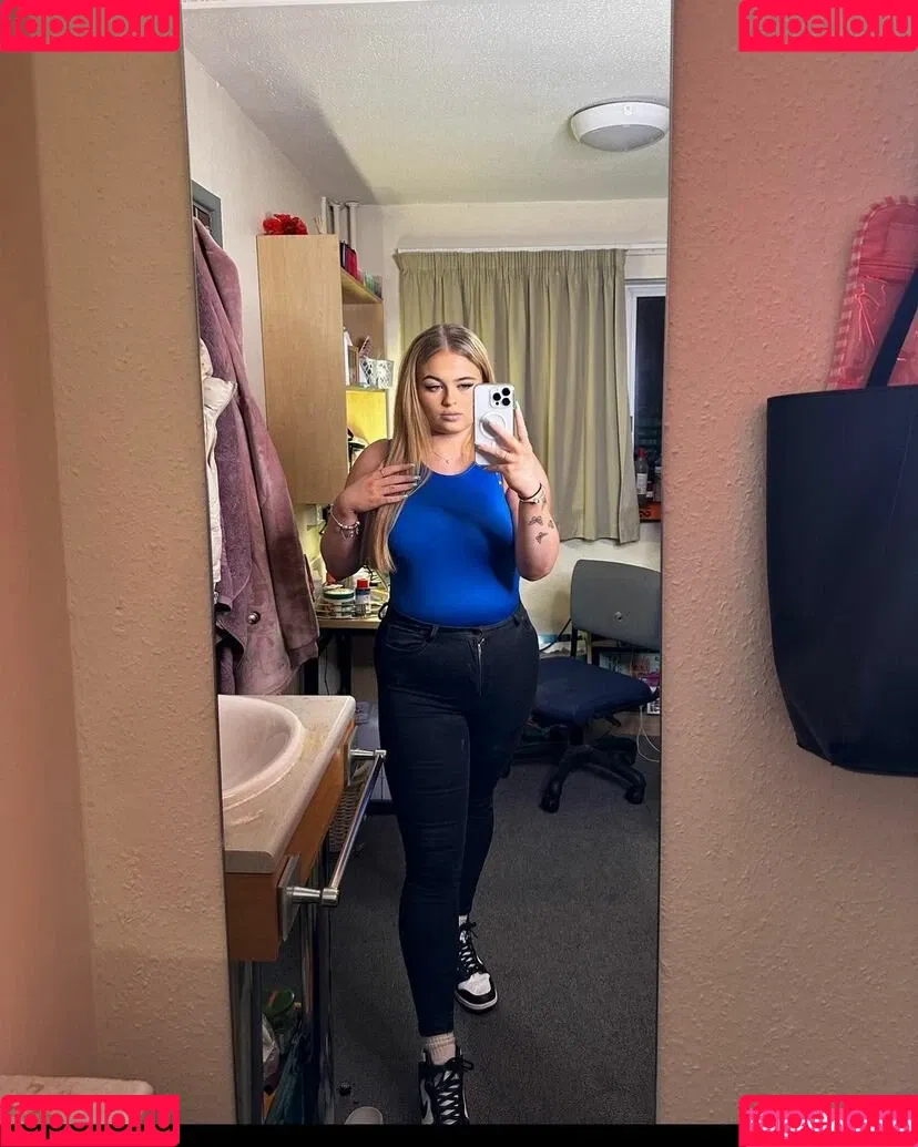 hollyevansx Onlyfans Photo Gallery 