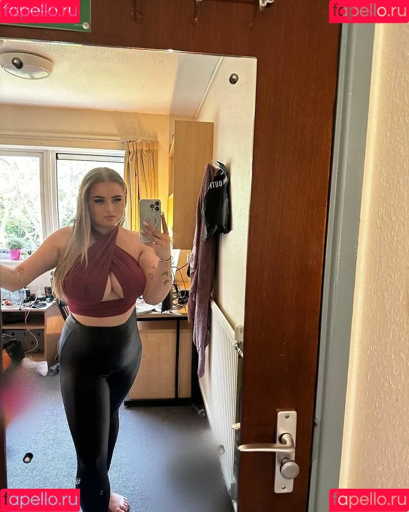 hollyevansx Onlyfans Photo Gallery 