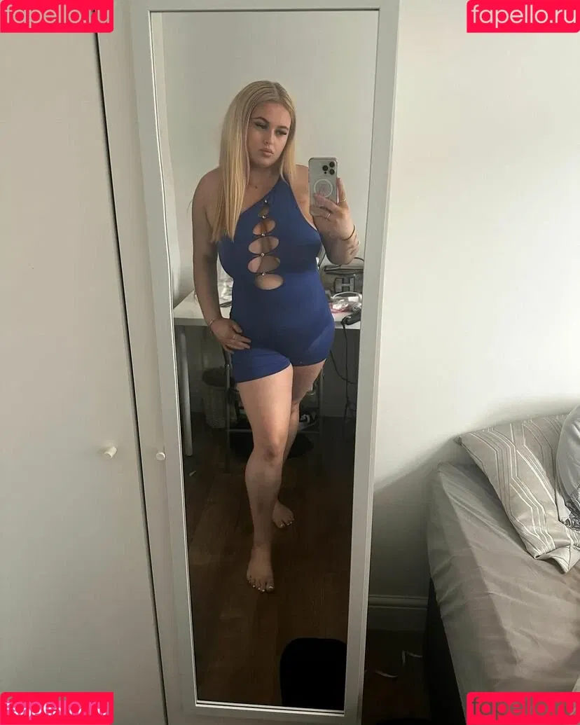hollyevansx Onlyfans Photo Gallery 