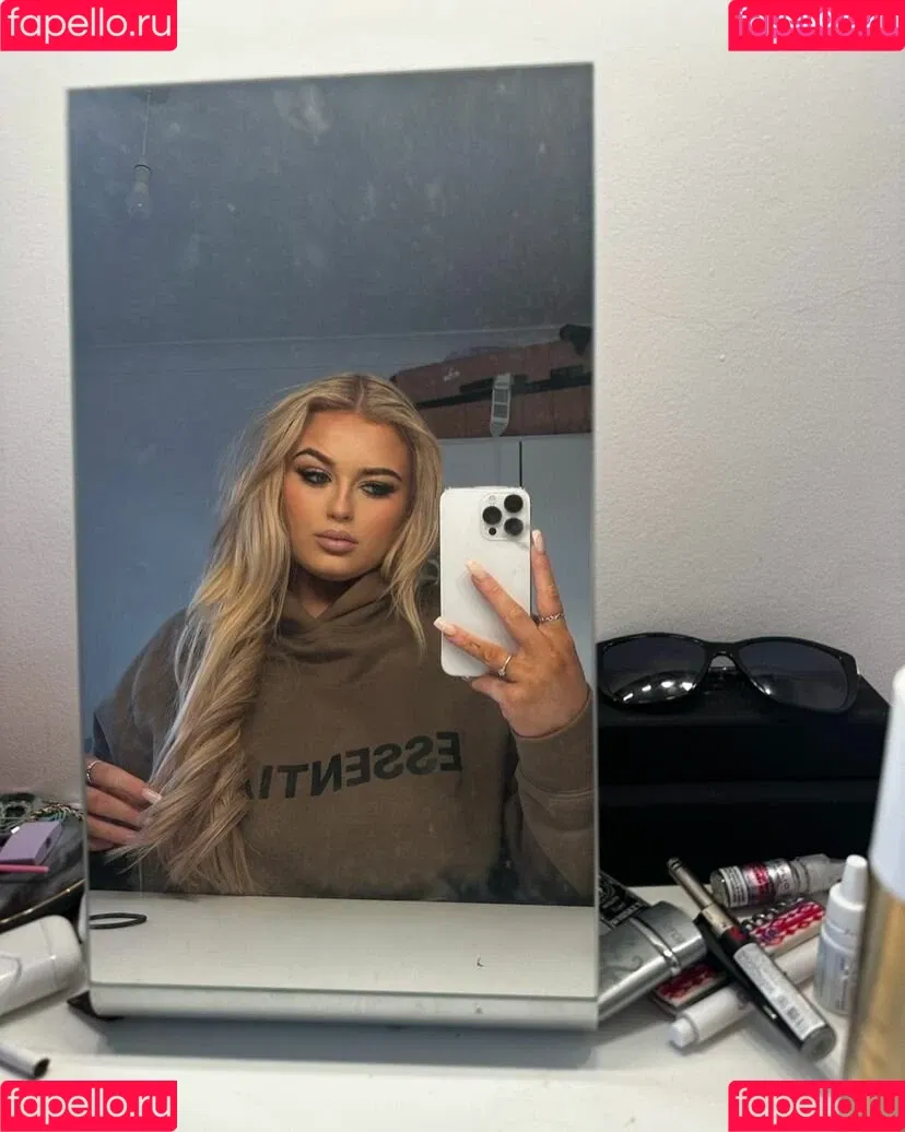 hollyevansx Onlyfans Photo Gallery 