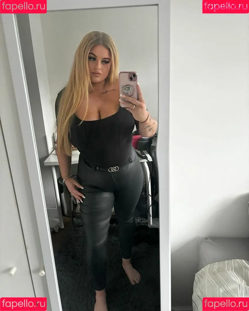 hollyevansx Onlyfans Photo Gallery 