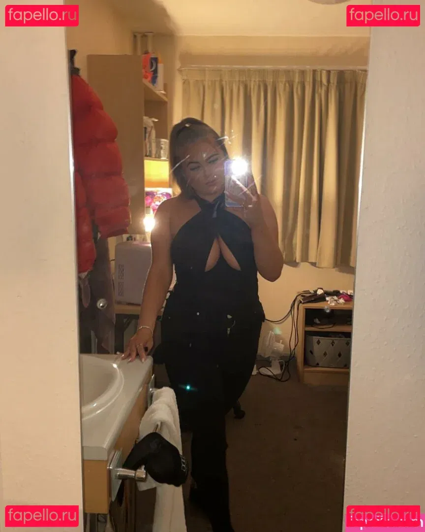 hollyevansx Onlyfans Photo Gallery 