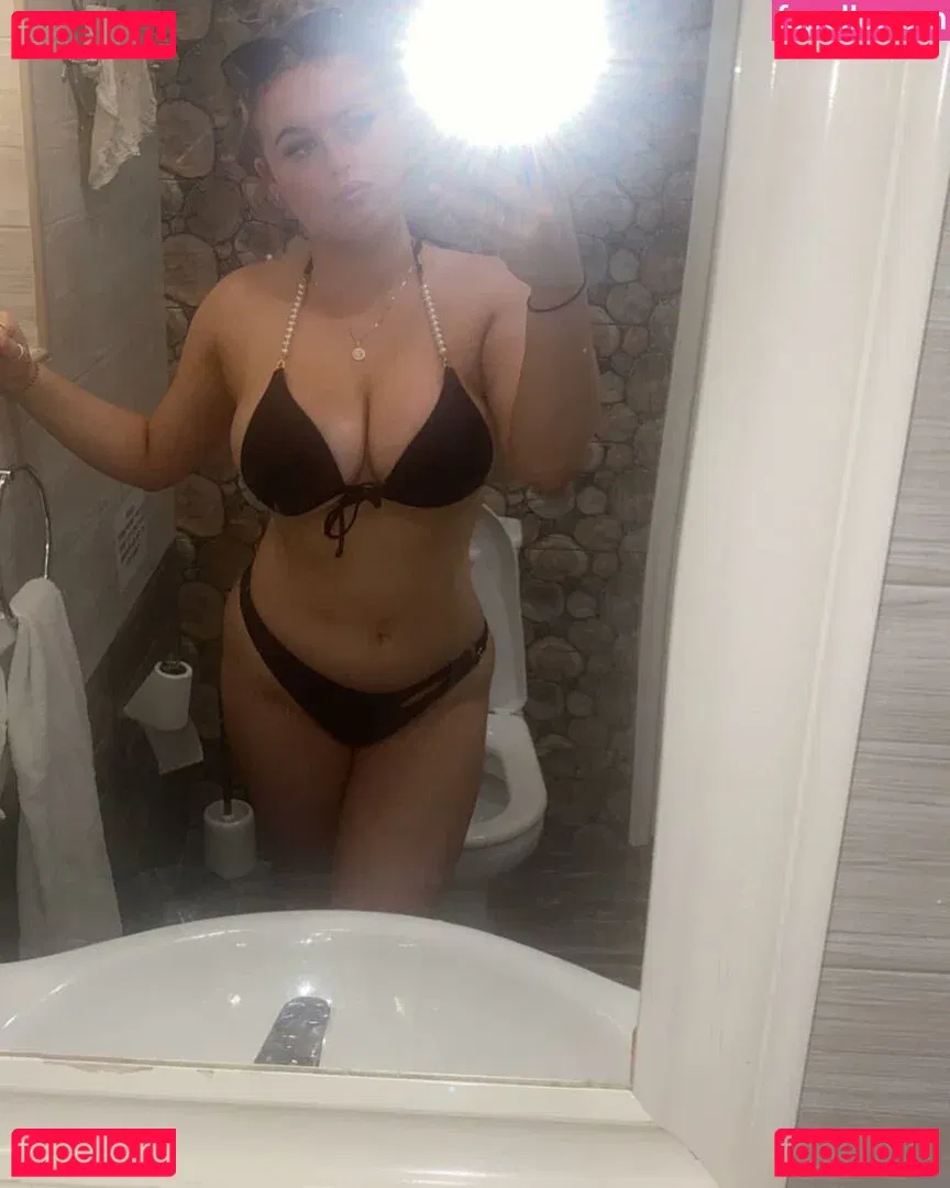 hollyevansx Onlyfans Photo Gallery 