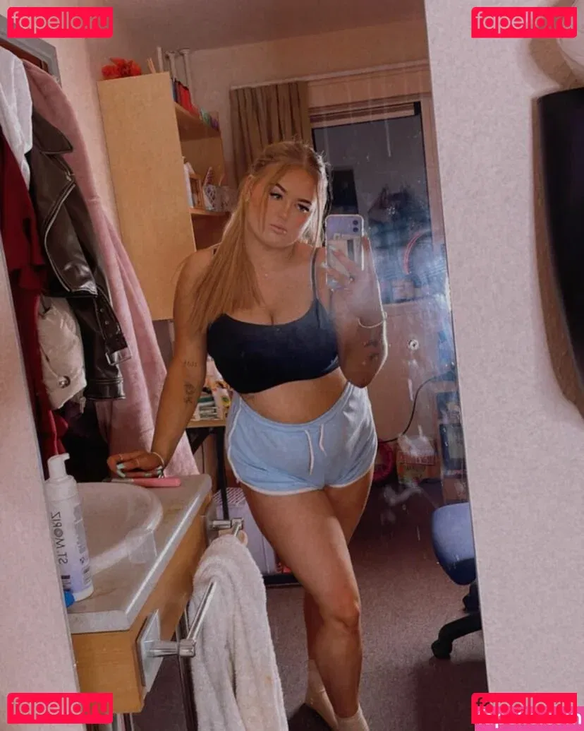 hollyevansx Onlyfans Photo Gallery 