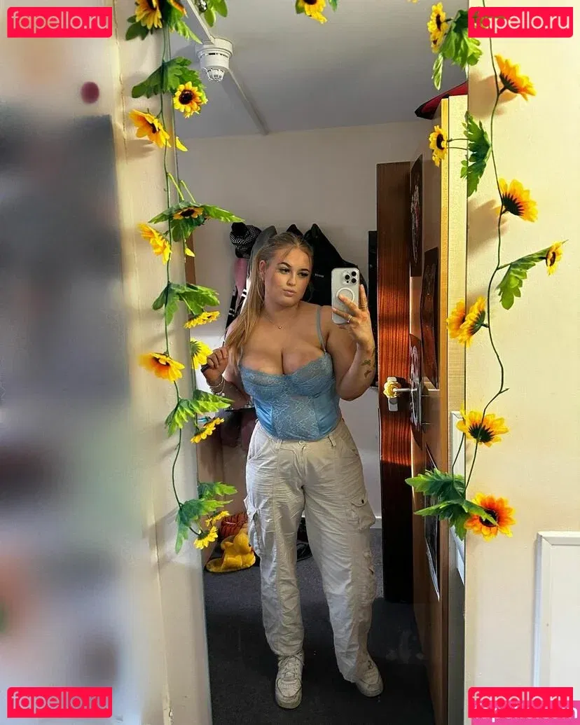 hollyevansx Onlyfans Photo Gallery 