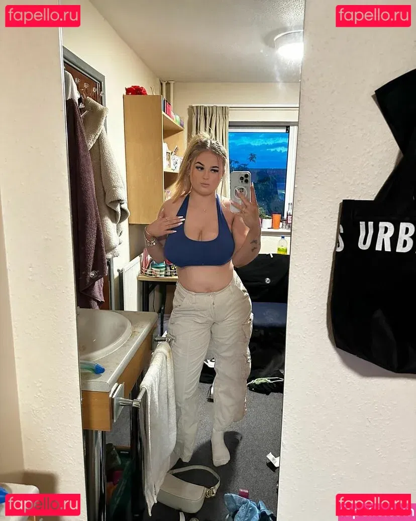 hollyevansx Onlyfans Photo Gallery 