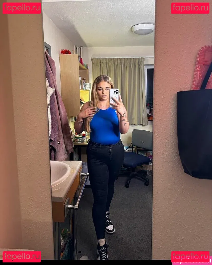 hollyevansx Onlyfans Photo Gallery 